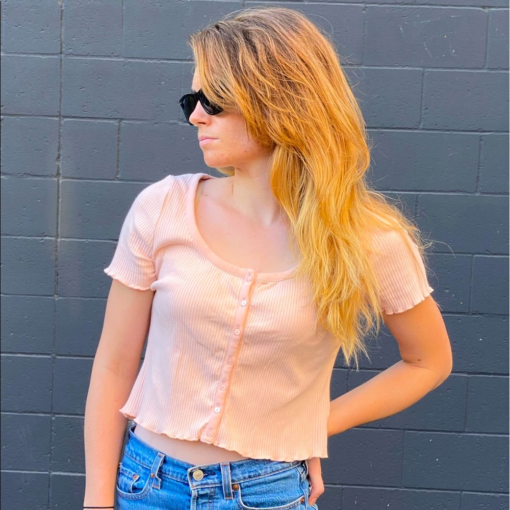 👏🏼 NWT 👏🏼 H&M pink lettuce edge ribbed crop top